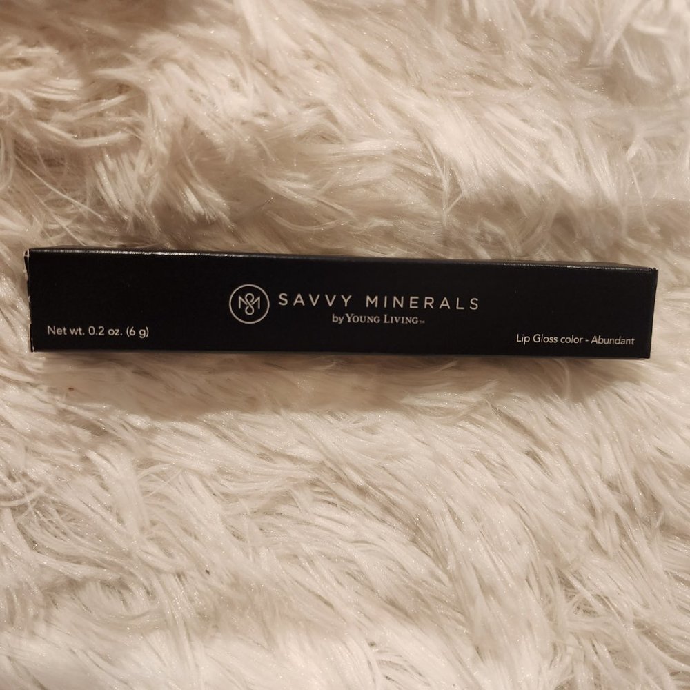 Savvy Minerals Abundant Lipgloss - Picture 5 of 5